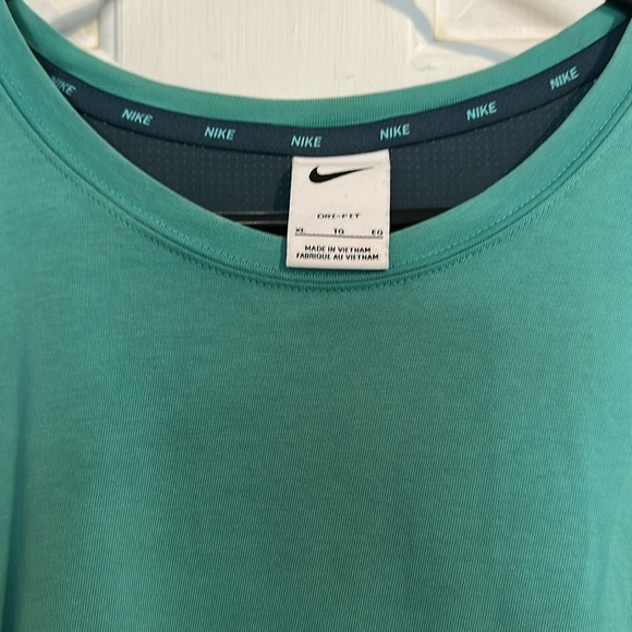 Nike men’s green color block dri fit shirt size XL - Picture 4 of 4